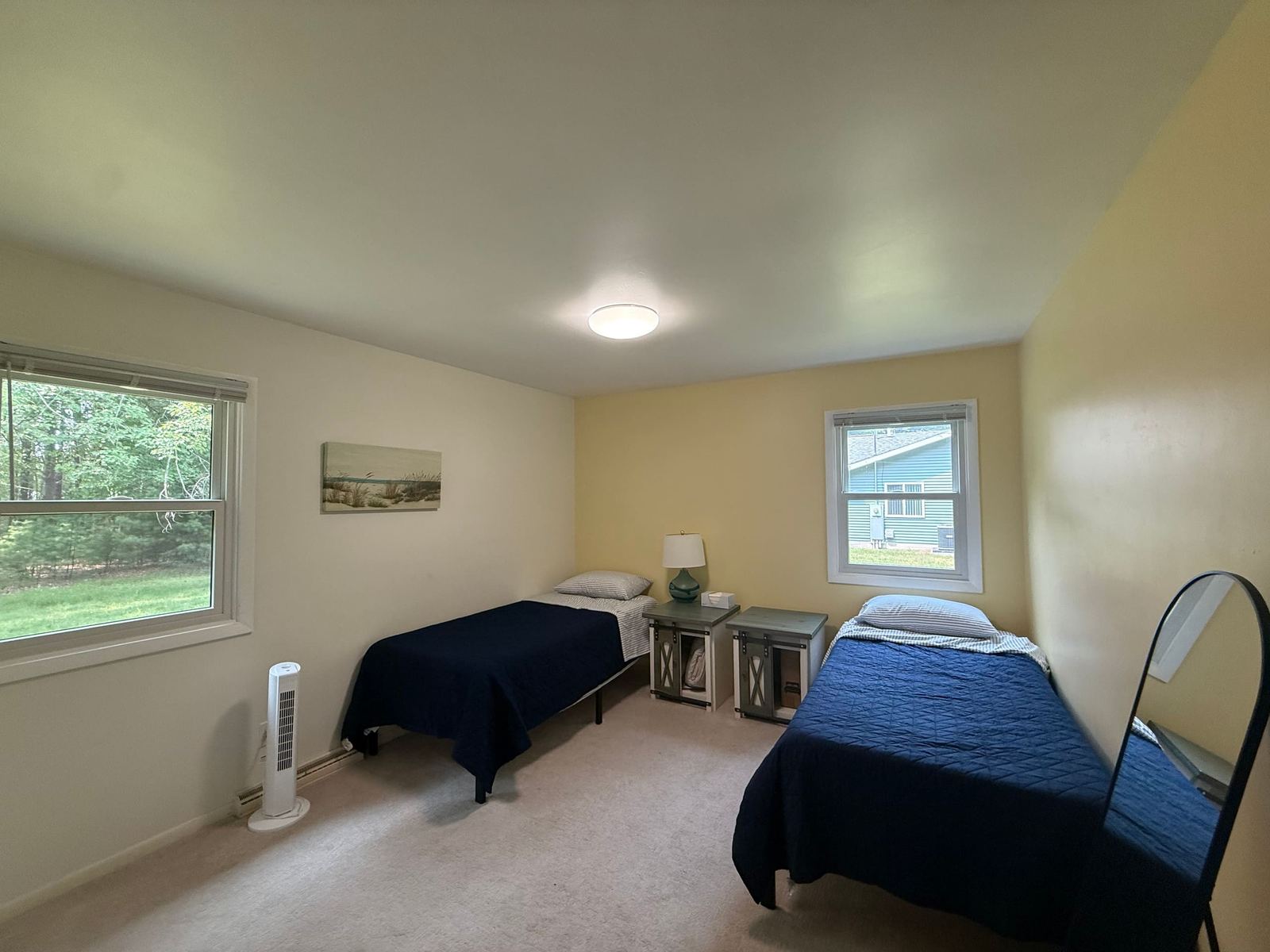 Third bedroom with two twin beds